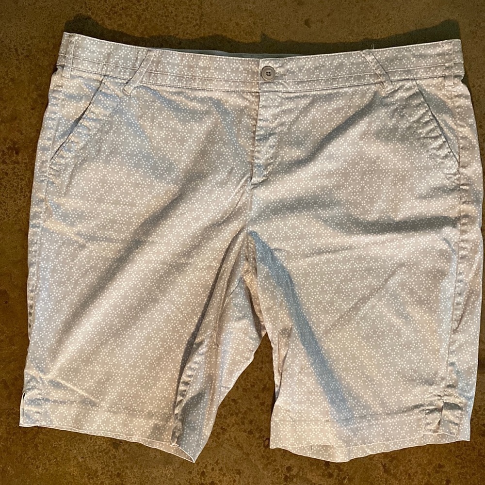 JONATHAN Ross Intro plus high rise tummy control chino Bermuda shorts